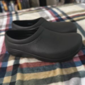 Crocs on the Clock, Work Slip-on